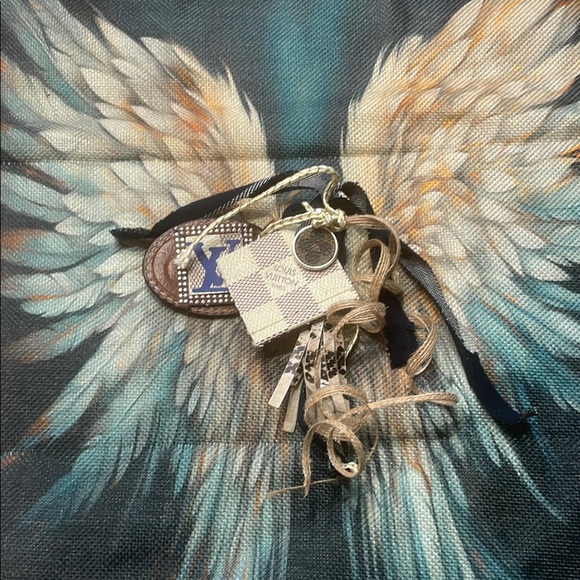 🔥🎁Beautiful double Luxury KeyChain with a Triple Luxury Section & more - Picture 3 of 4